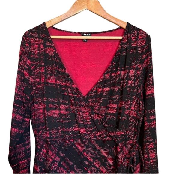 Torrid patterned v neck faux wrap dress - Picture 3 of 13